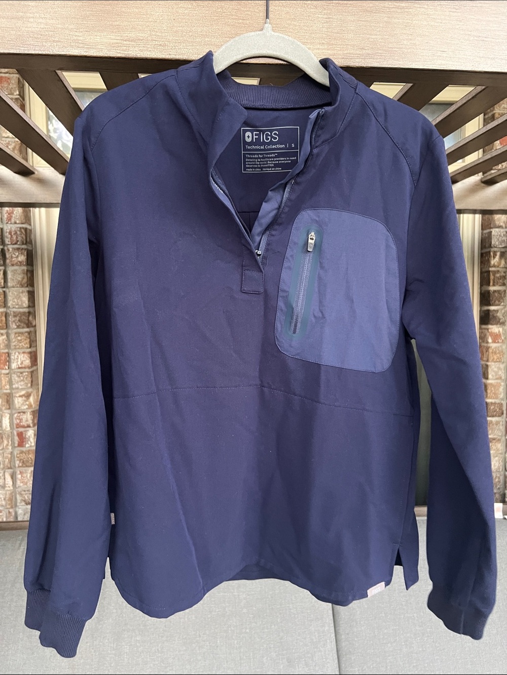 Figs Kibaza long sleeve scrub pullover top navy limited release size small